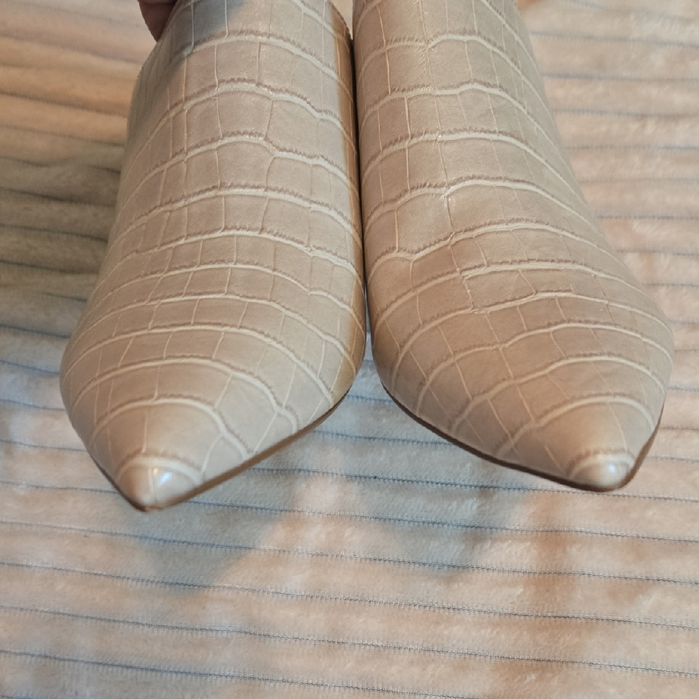Nine West Beige Croc-Patterned Mules - Picture 3 of 13